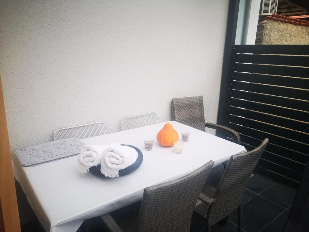 Aparthouse Alfa1 Aparthotel Чатеж об Сави Екстериор снимка